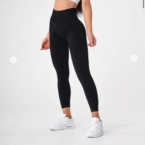 Black solid seamless leggings